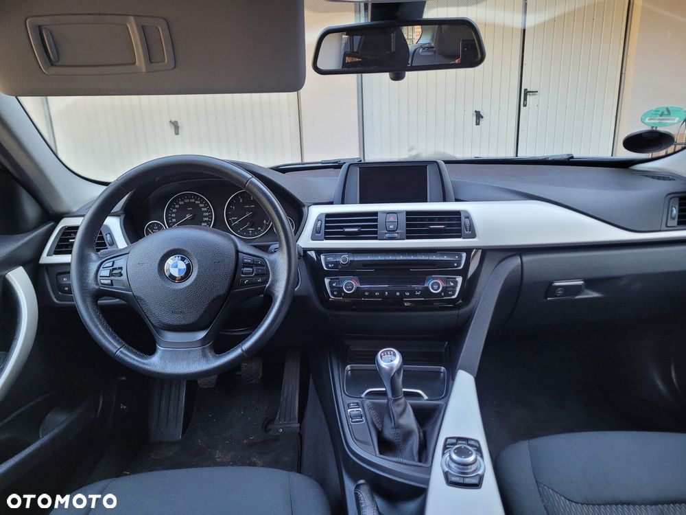BMW Seria 3 320d Edition M Sport Shadow - 36