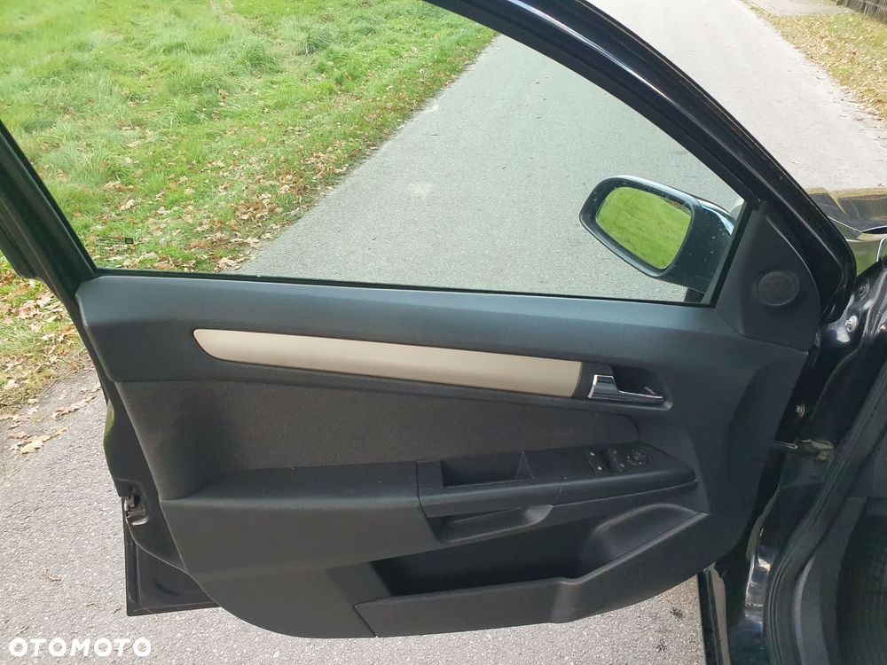 Opel Astra 1.6 Sport - 22
