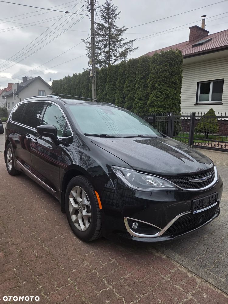 Chrysler Pacifica - 3