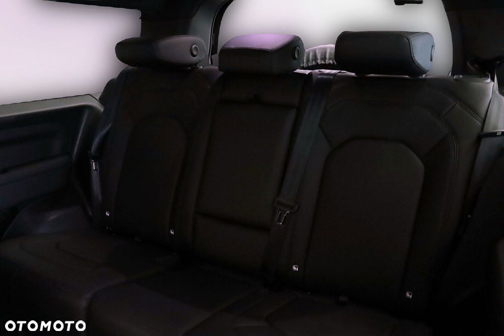 Land Rover Defender - 19