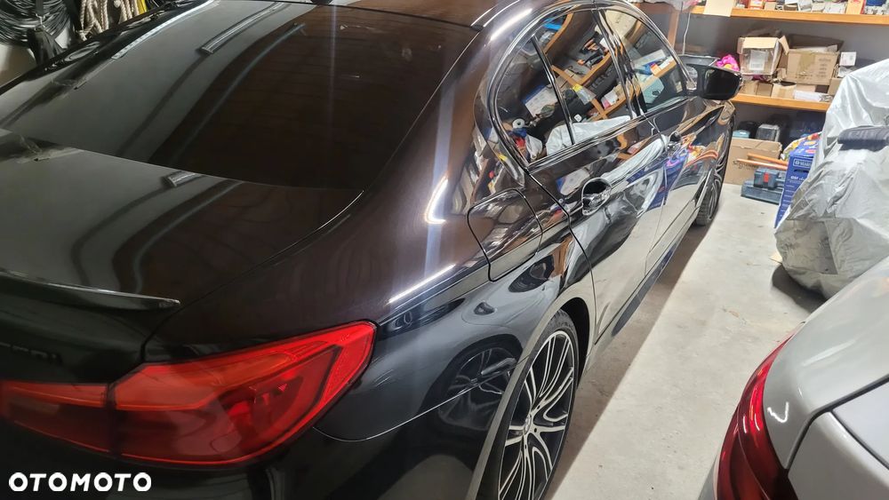 BMW Seria 5 M550i xDrive - 33