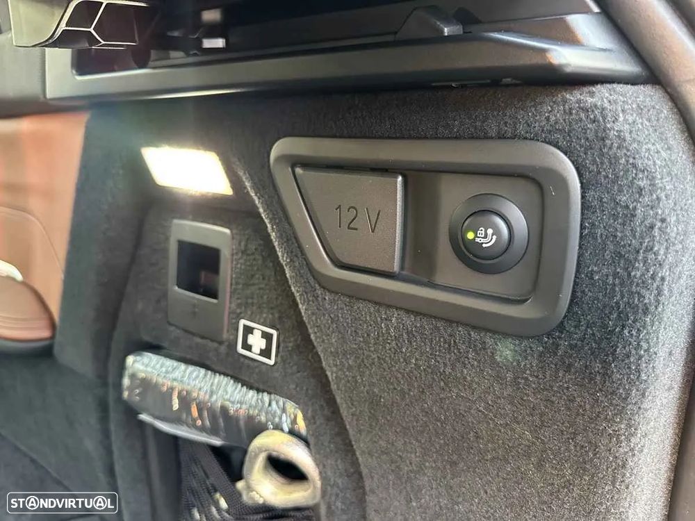 BMW X7 M M60i - 56