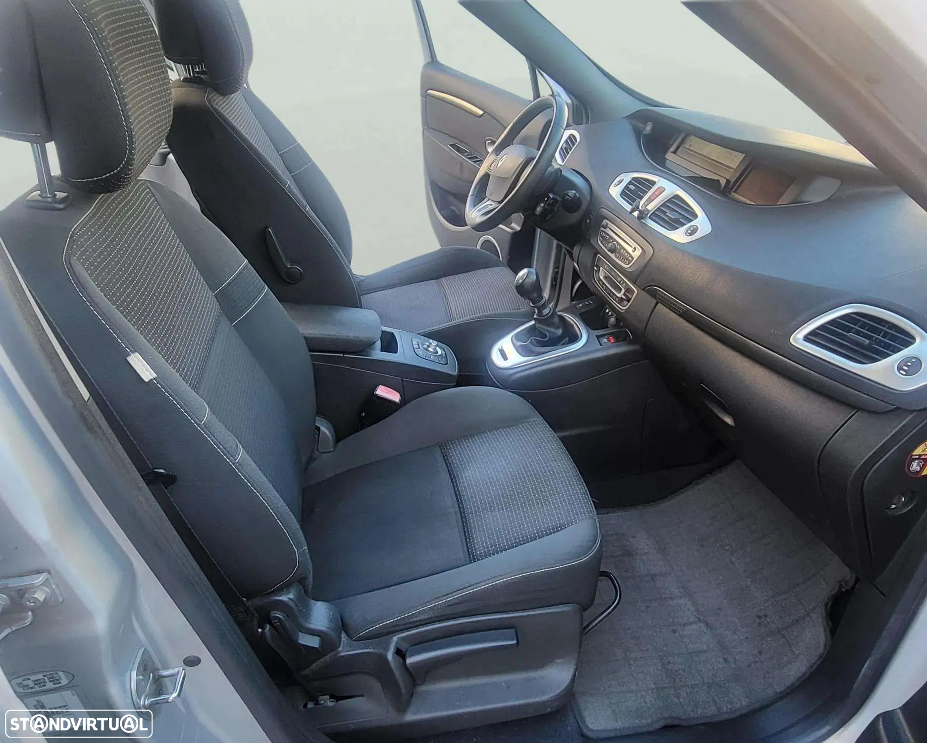 Renault Scénic 1.5 dCi Dynamique S - 11