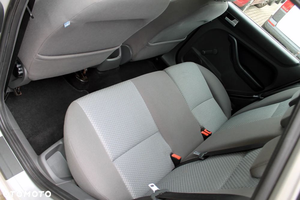 Ford Focus 1.6 16V Style - 12