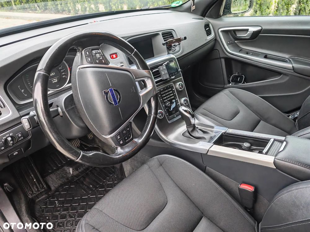 Volvo V60 Cross Country D3 Geartronic Momentum - 17