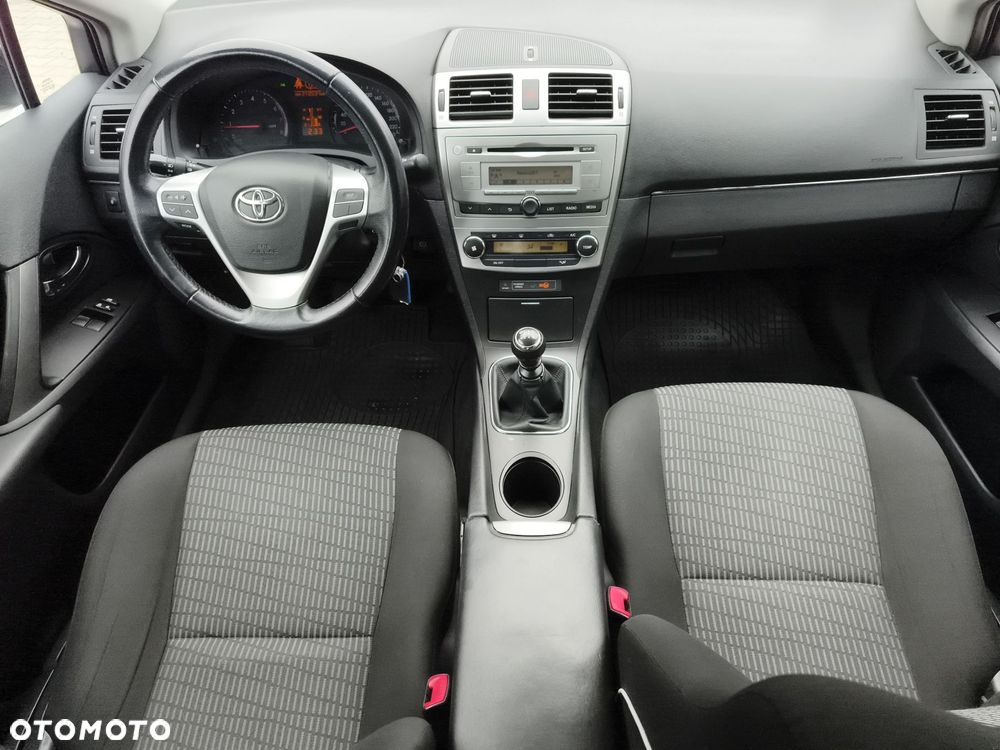 Toyota Avensis 1.8 Active - 11