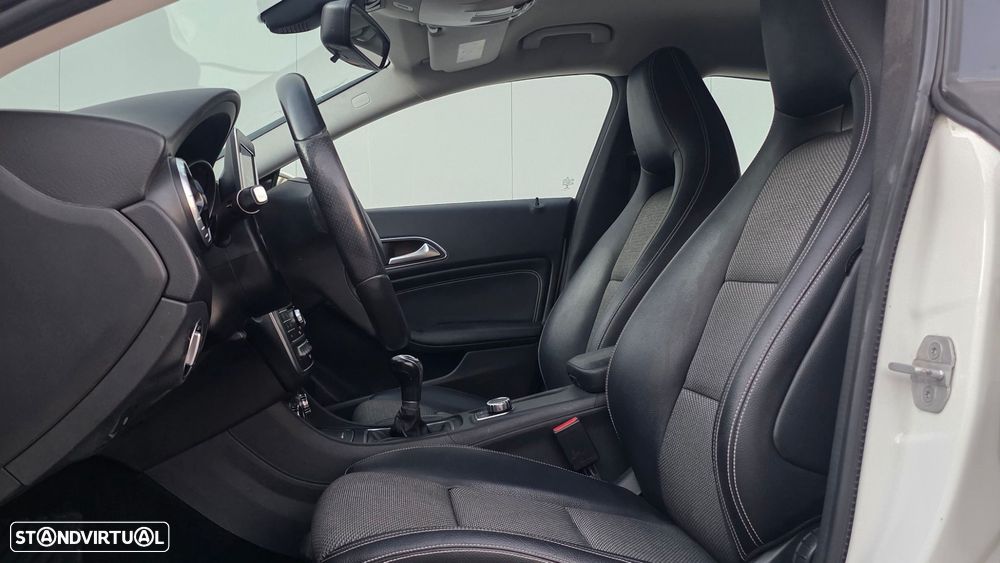 Mercedes-Benz CLA 180 d Shooting Brake - 13