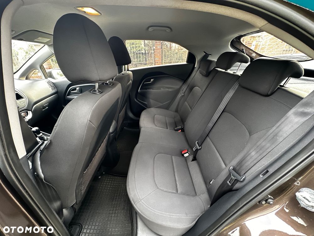 Kia Rio 1.2 L - 11