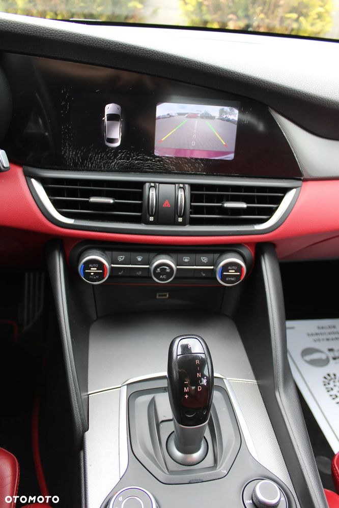 Alfa Romeo Giulia 2.0 Turbo 16V AT8-Q4 Veloce Ti - 25
