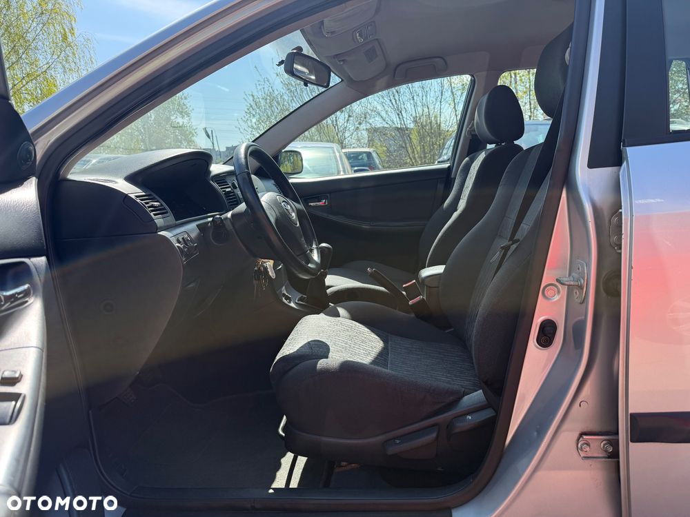 Toyota Corolla 1.4 VVT-i Dynamic - 8