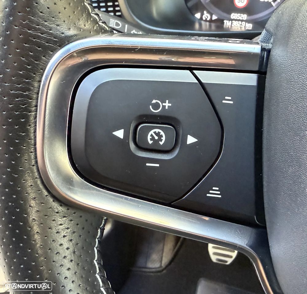 Volvo XC 40 1.5 T3 R-Design Tech Edition - 19