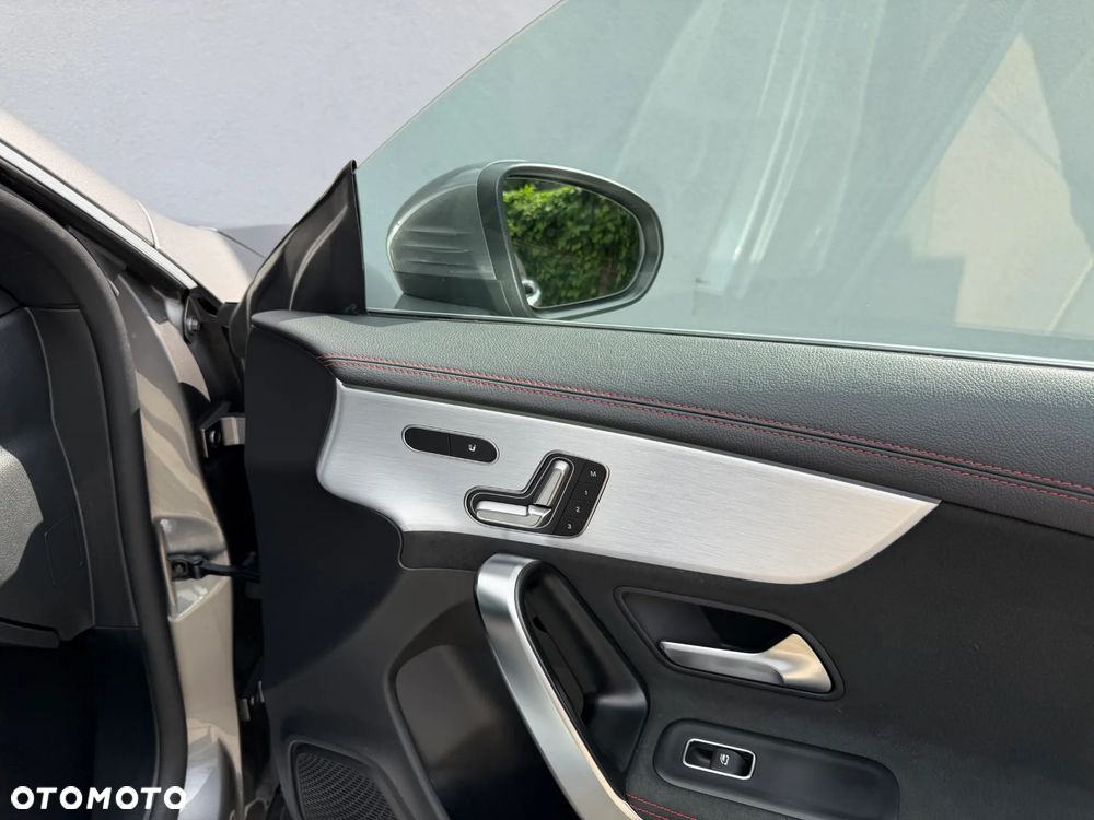 Mercedes-Benz CLA 200 AMG Line 7G-DCT - 23