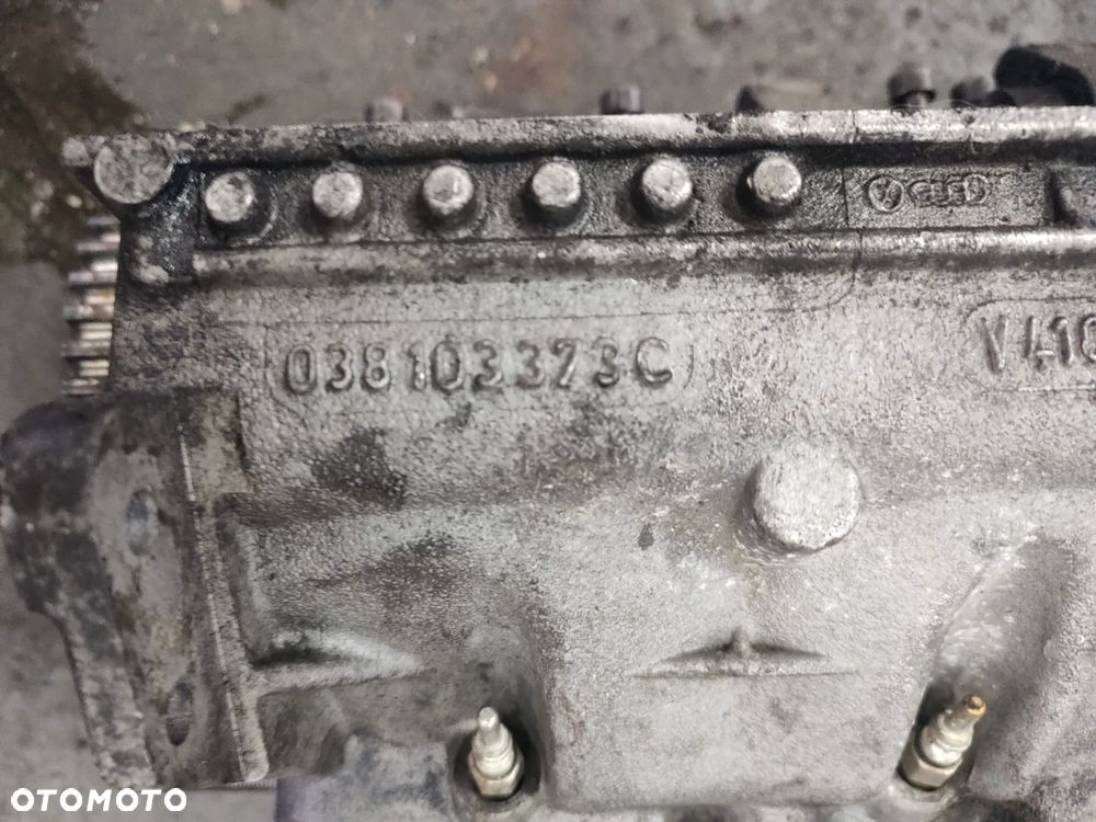 PASSAT B5 1,9TDI GŁOWICA SILNIKA 038103373C - 1