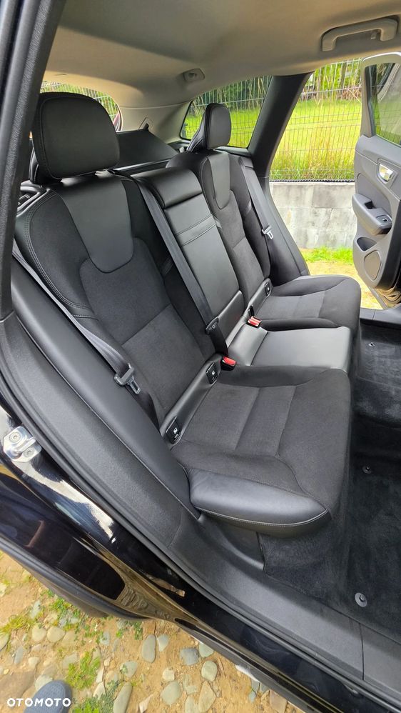 Volvo XC 60 B4 D AWD Momentum Pro - 20