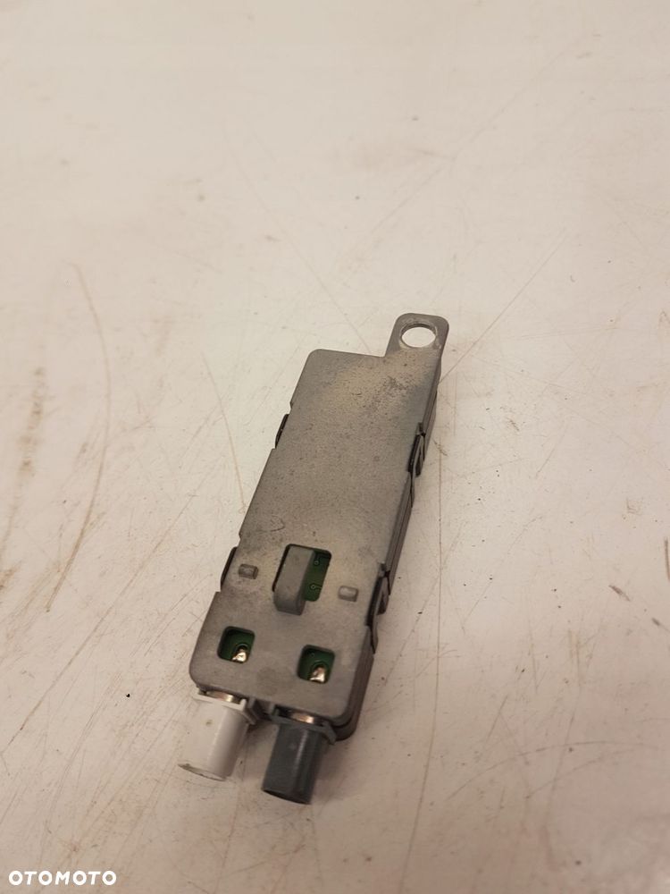 WZMACNIACZ ANTENY AUDI A5 8T8 LIFT 8T8035225C - 3