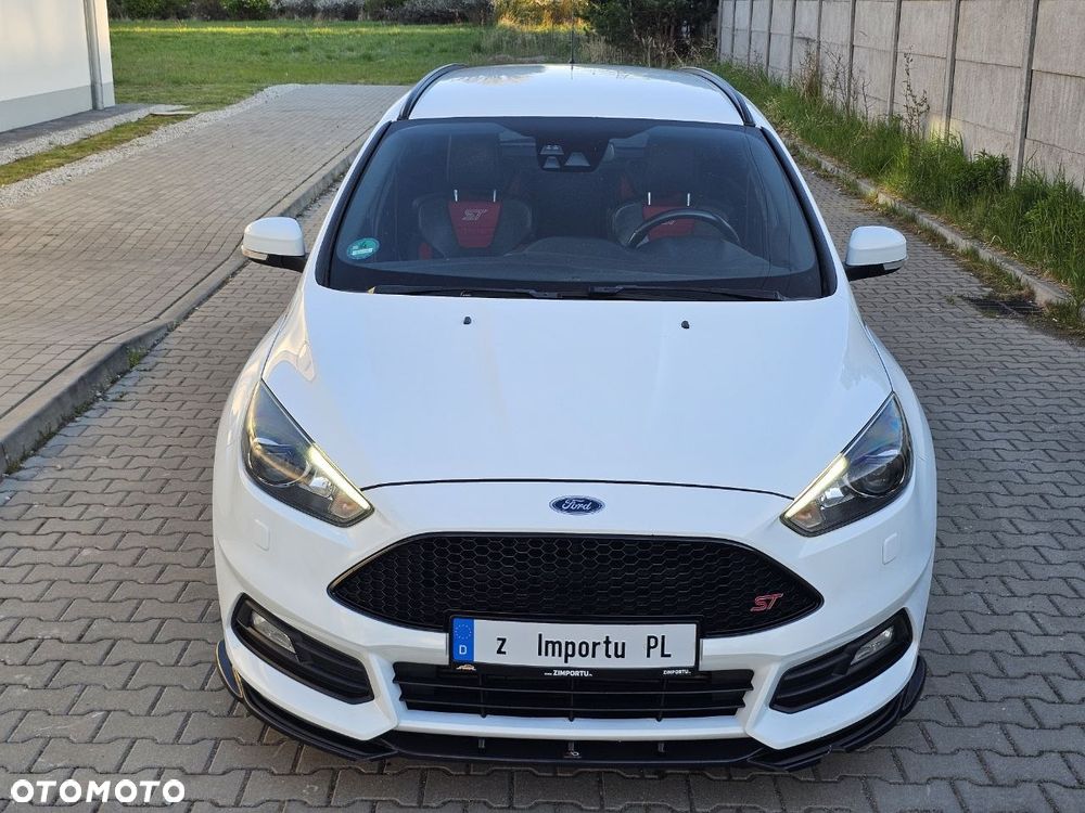 Ford Focus 2.0 EcoBoost ST mit Leder-Sport-Paket - 4
