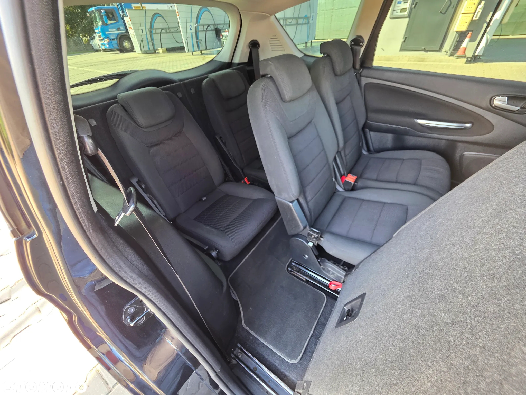 Ford S-Max - 10