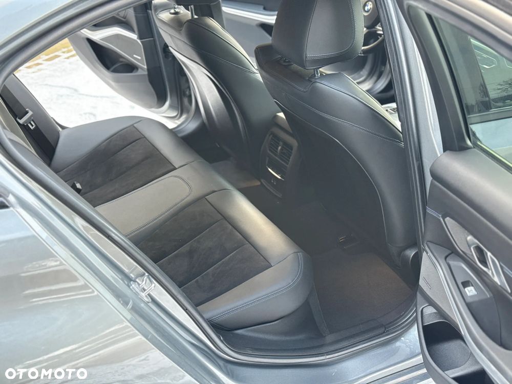 BMW Seria 3 320d xDrive M Sport sport - 35