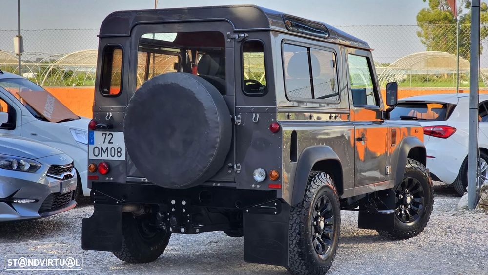 Land Rover Defender 90 SW 2.2 CRD E - 4