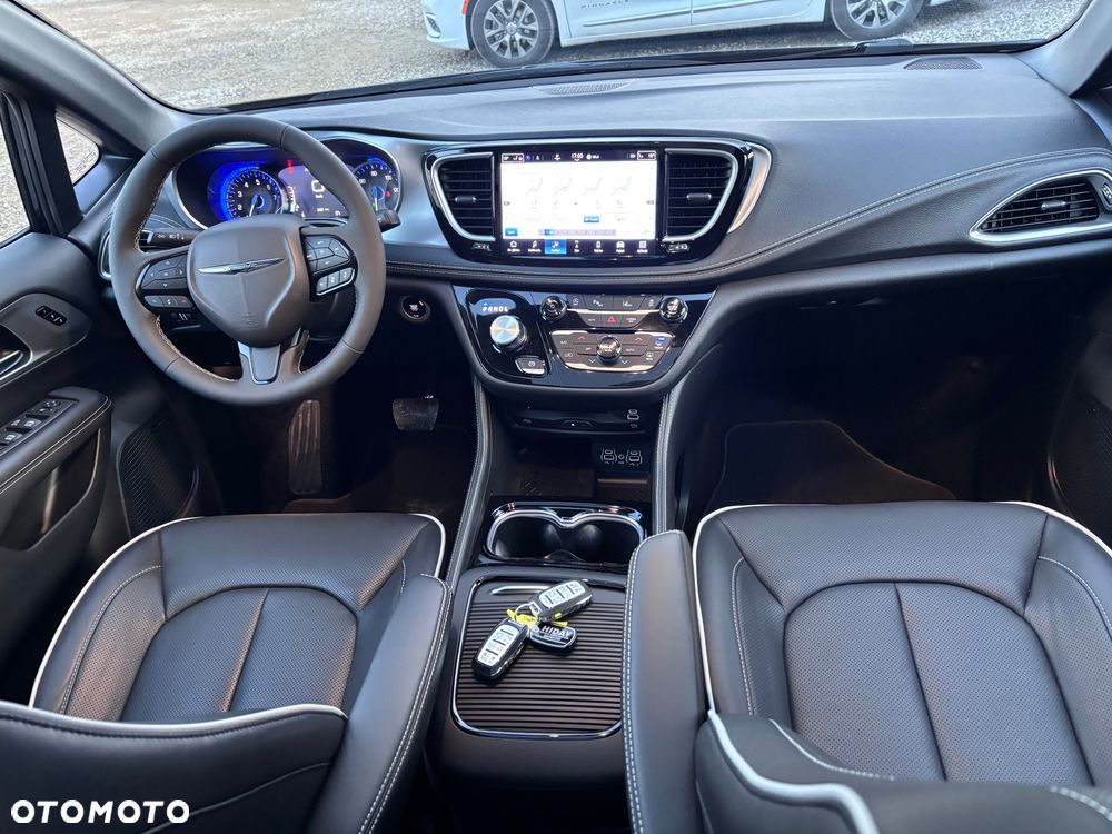 Chrysler Pacifica - 31