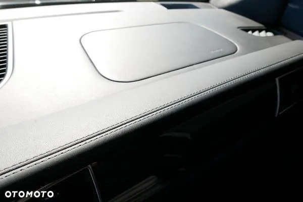 Porsche Macan Turbo - 31