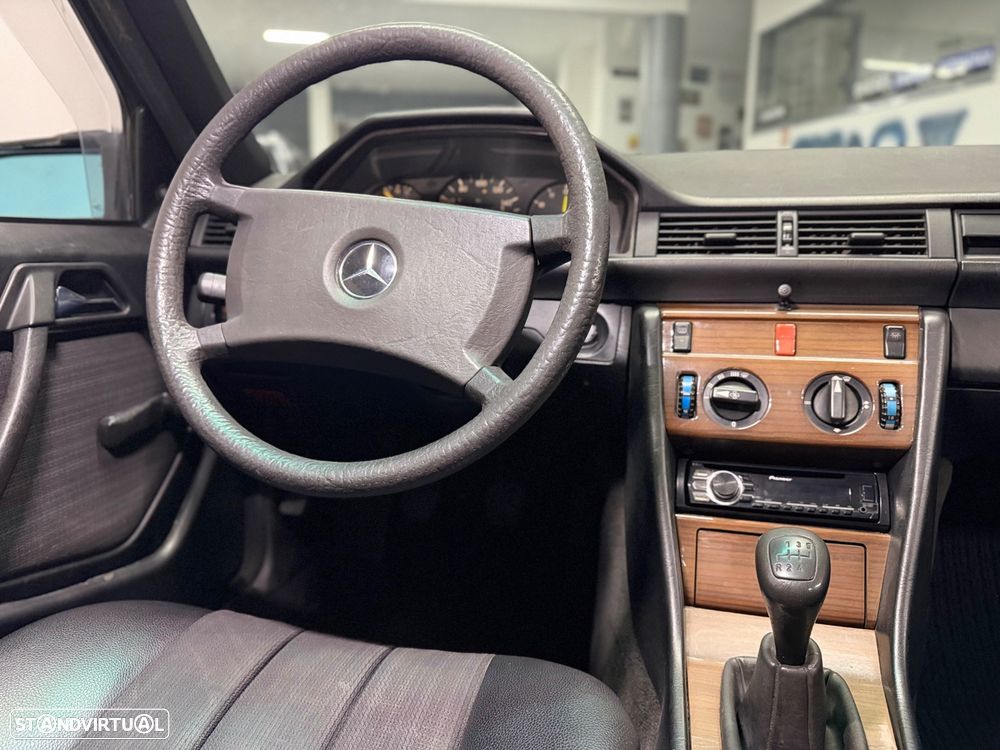 Mercedes-Benz W124 (1984-1997) 200 D - 20