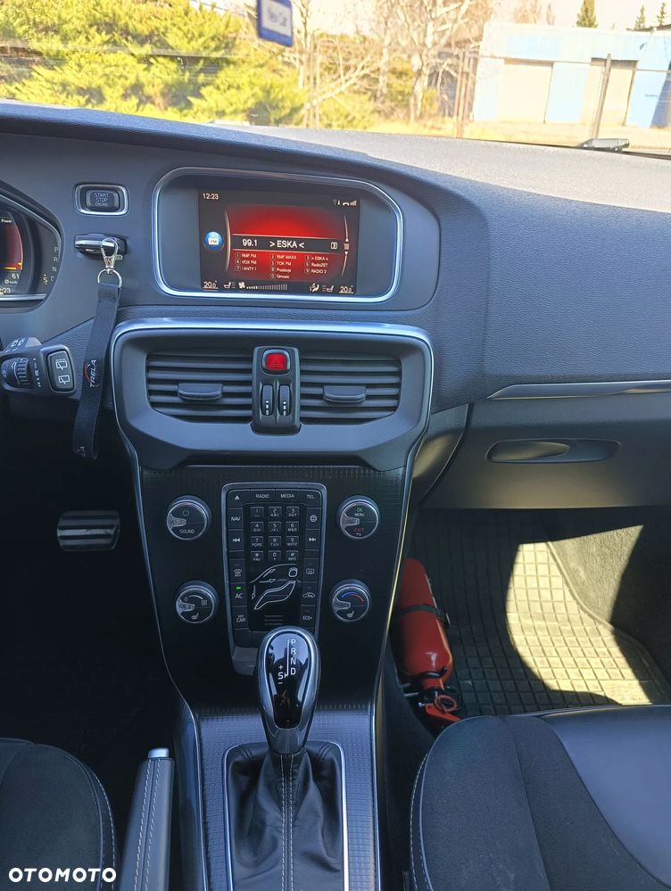 Volvo V40 D2 Geartronic RDesign - 14