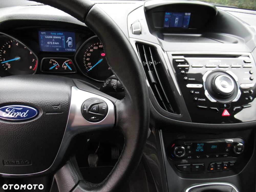 Ford Kuga 1.6 EcoBoost 2x4 Titanium - 25