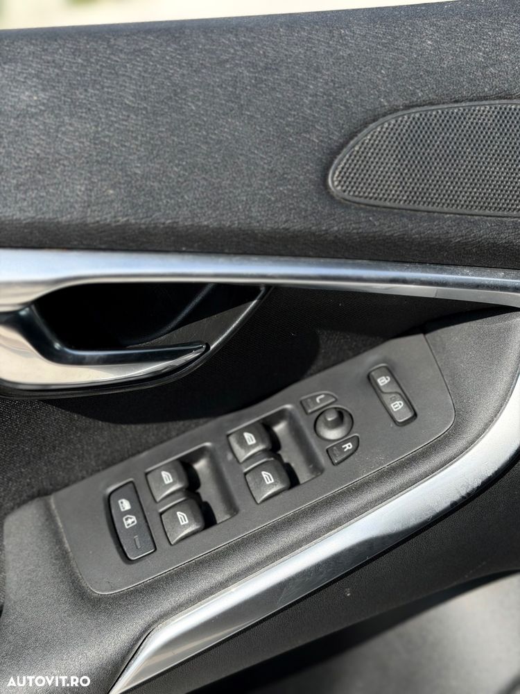 Volvo V40 T2 Momentum - 8