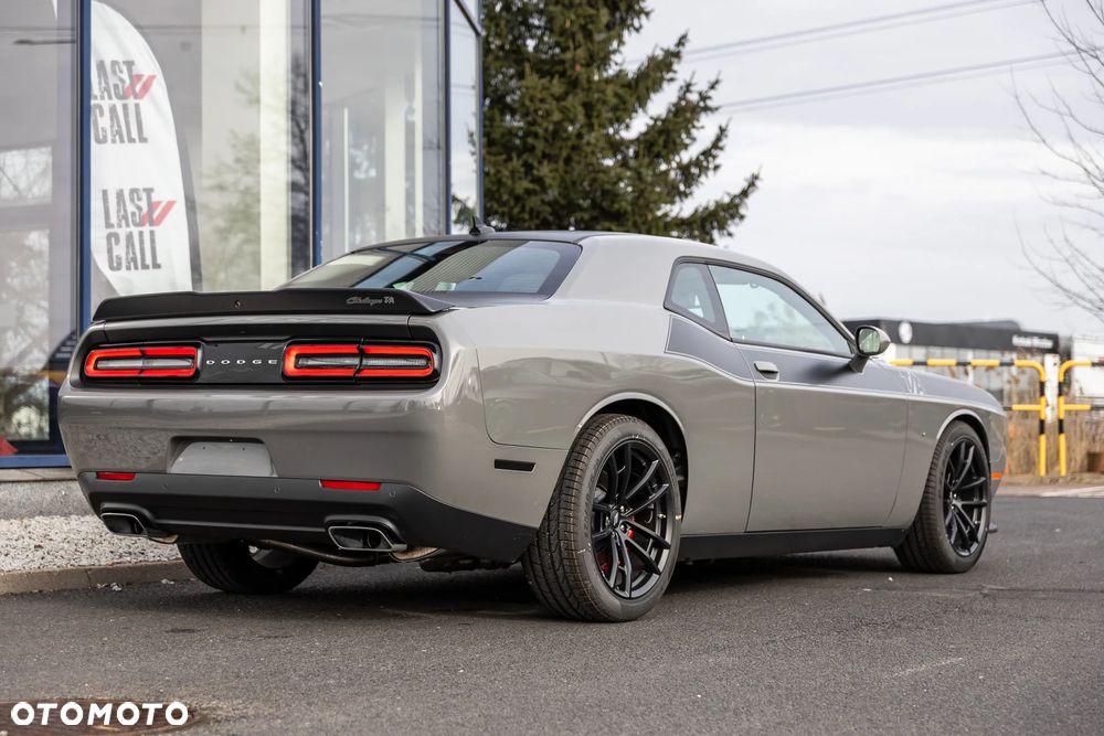 Dodge Challenger - 30