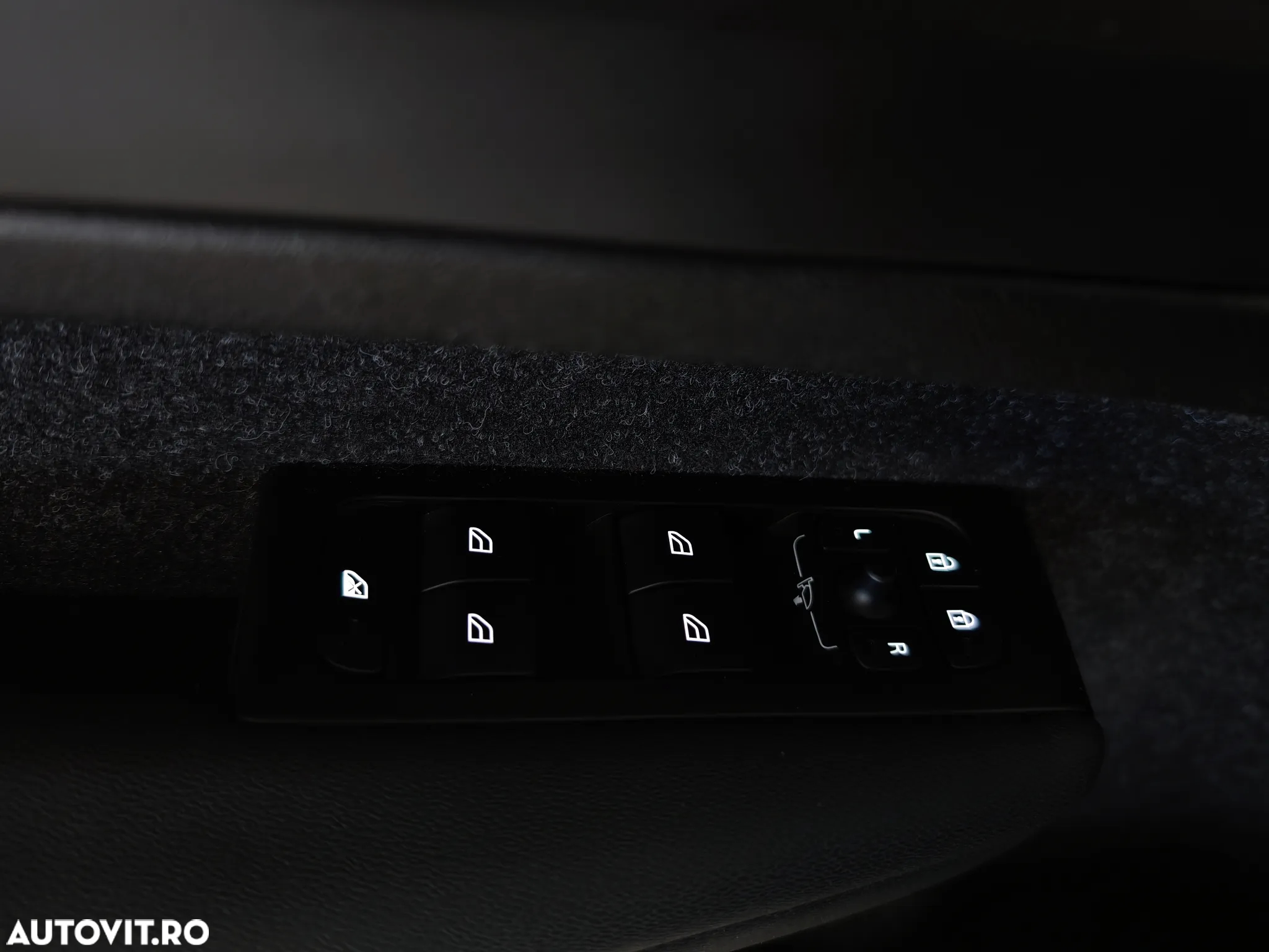 Volvo XC 40 T3 Geartronic Momentum Pro - 28