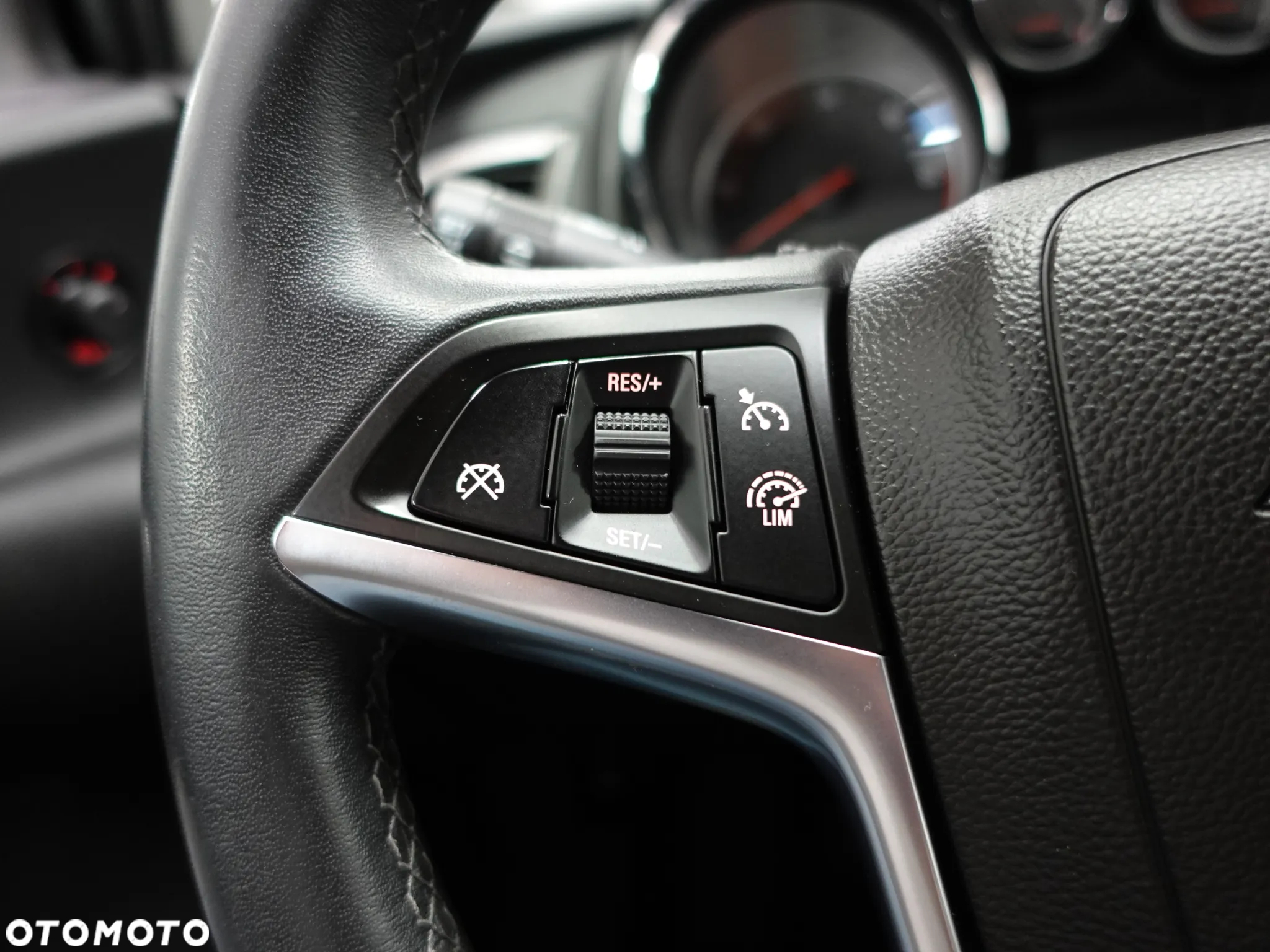 Opel Astra IV 1.6 CDTI Cosmo - 37