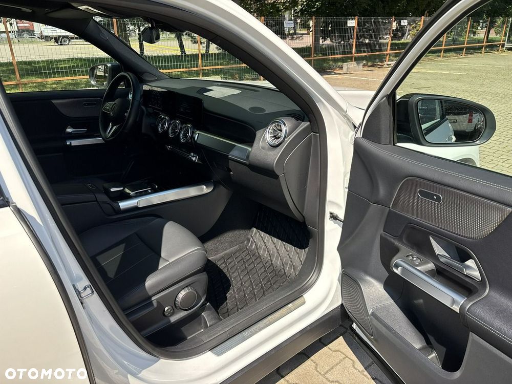 Mercedes-Benz GLB 250 4-Matic 8G-DCT - 17