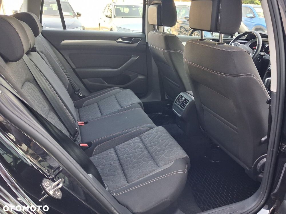 Volkswagen Passat - 8