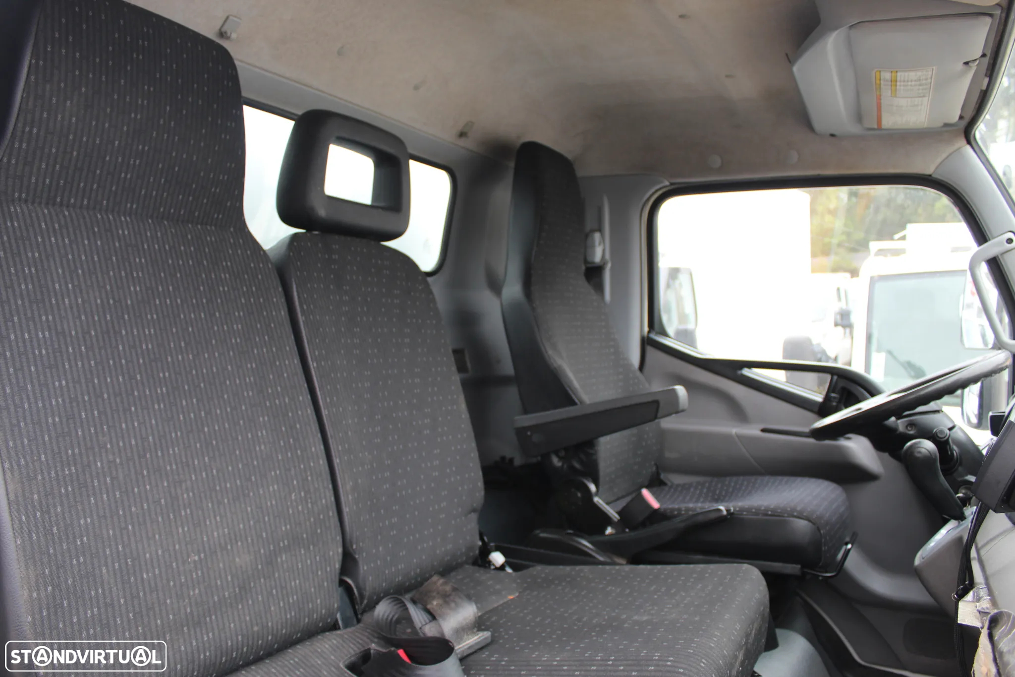 Mitsubishi FUSO CANTER 9C18 // PORTA BEBIDAS - 8
