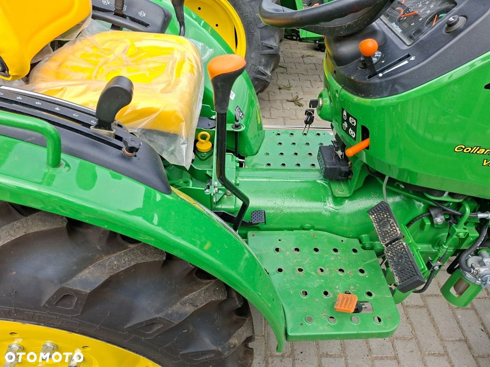 John Deere 3028 En 4X4 - 26