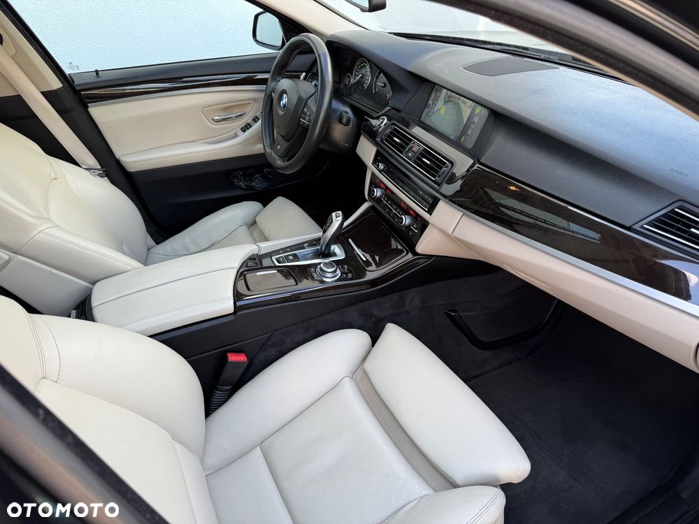 BMW Seria 5 525d Sport-Aut - 13