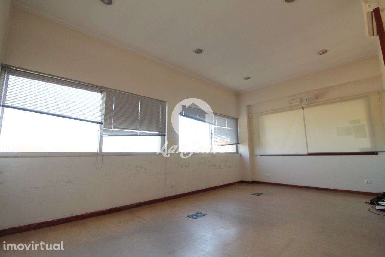 Armazém Industrial em Barcelos - Grande imagem: 5/22