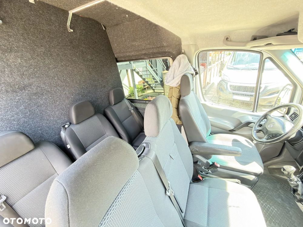 Mercedes-Benz Sprinter - 24