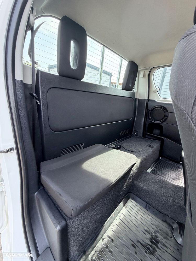 Toyota Hilux 2.4 D-4D 2WD CE - 23