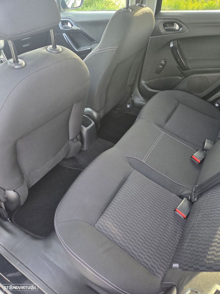 Peugeot 208 1.2 PureTech Style - 23