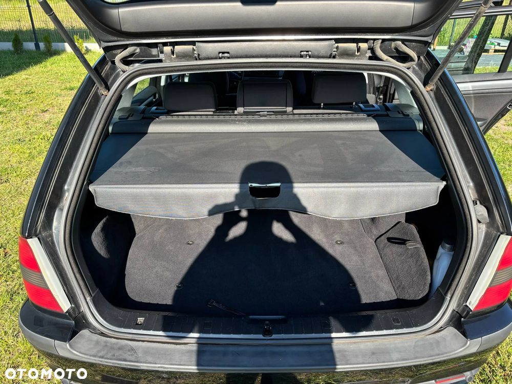 BMW Seria 3 318i - 4