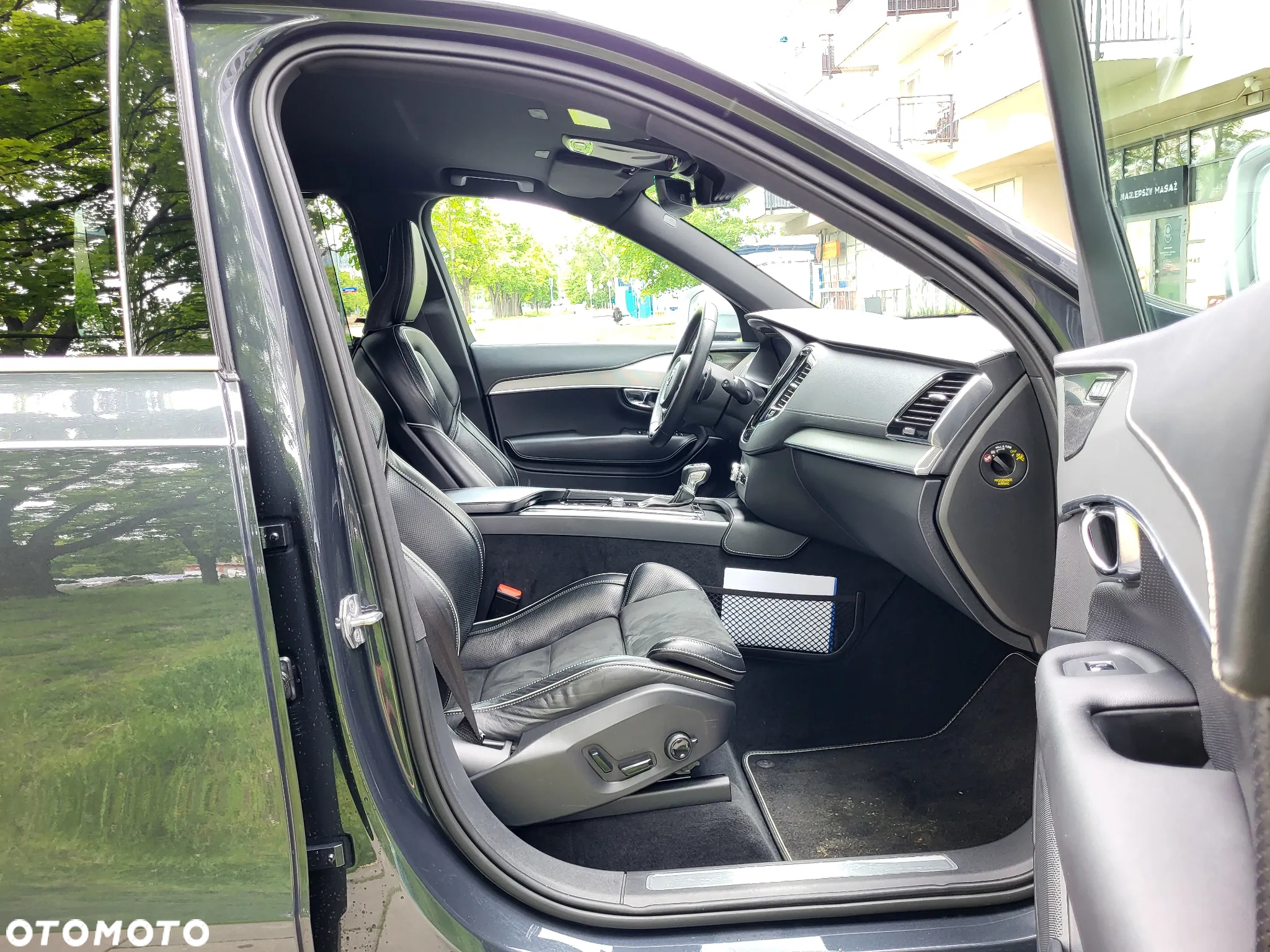 Volvo XC 90 D5 SCR AWD R-Design 7os - 34