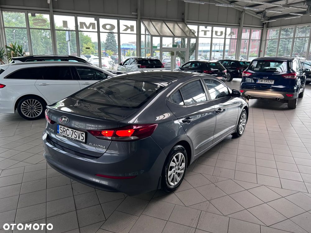 Hyundai Elantra 1.6 Classic Plus - 8