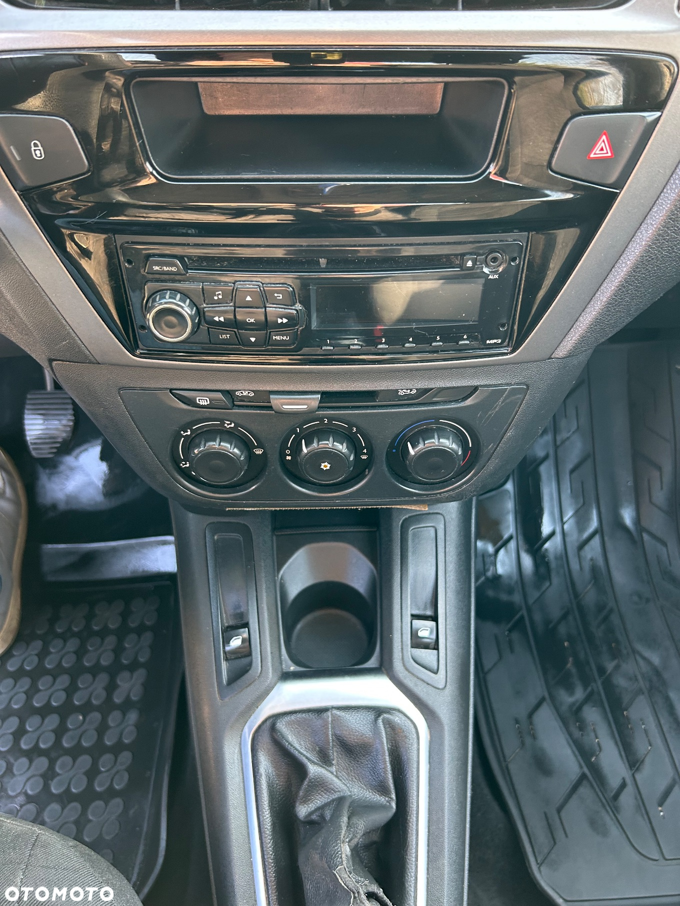 Peugeot 301 1.2 Pure Tech Active - 8