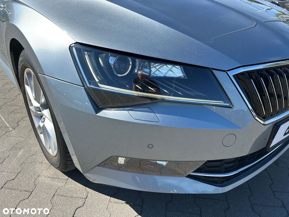 Skoda Superb 2.0 TDI Ambition DSG - 35