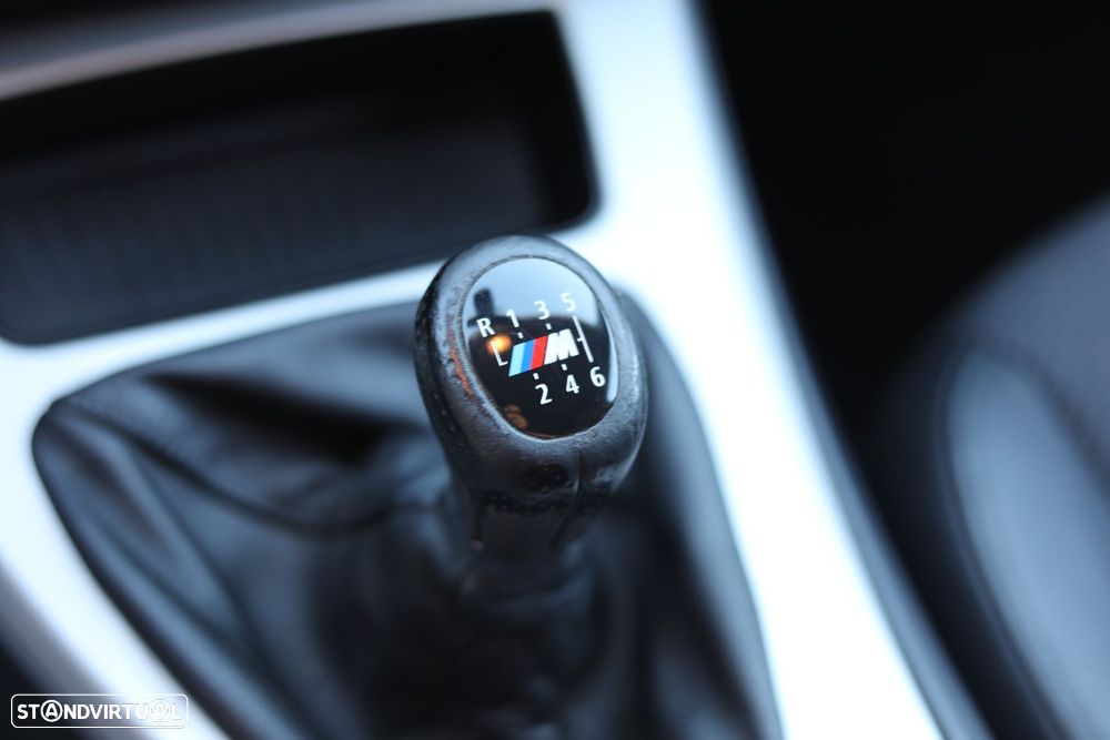 BMW 318 d Line Sport - 29