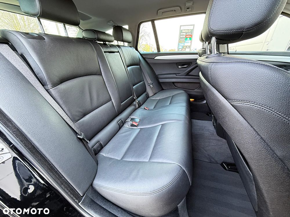BMW Seria 5 520d xDrive - 28