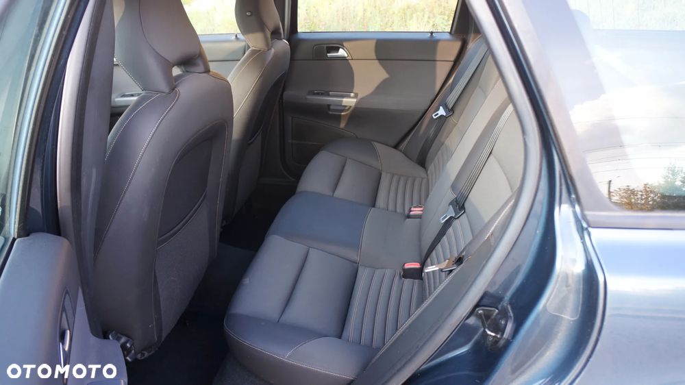 Volvo V50 D2 Momentum - 13