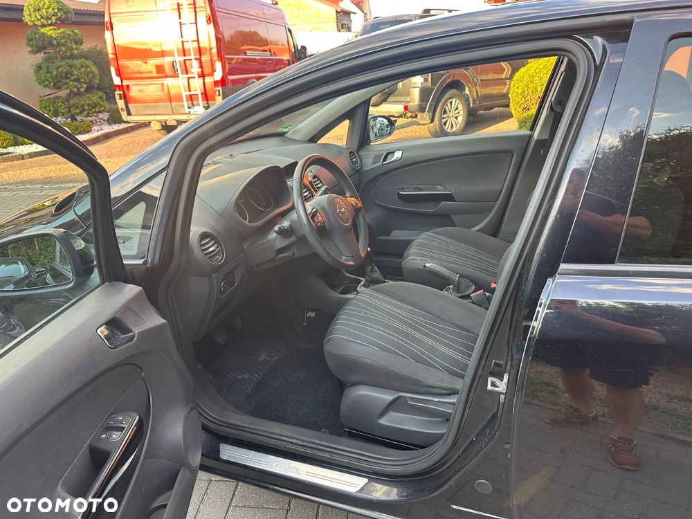 Opel Corsa 1.2 16V Essentia - 8